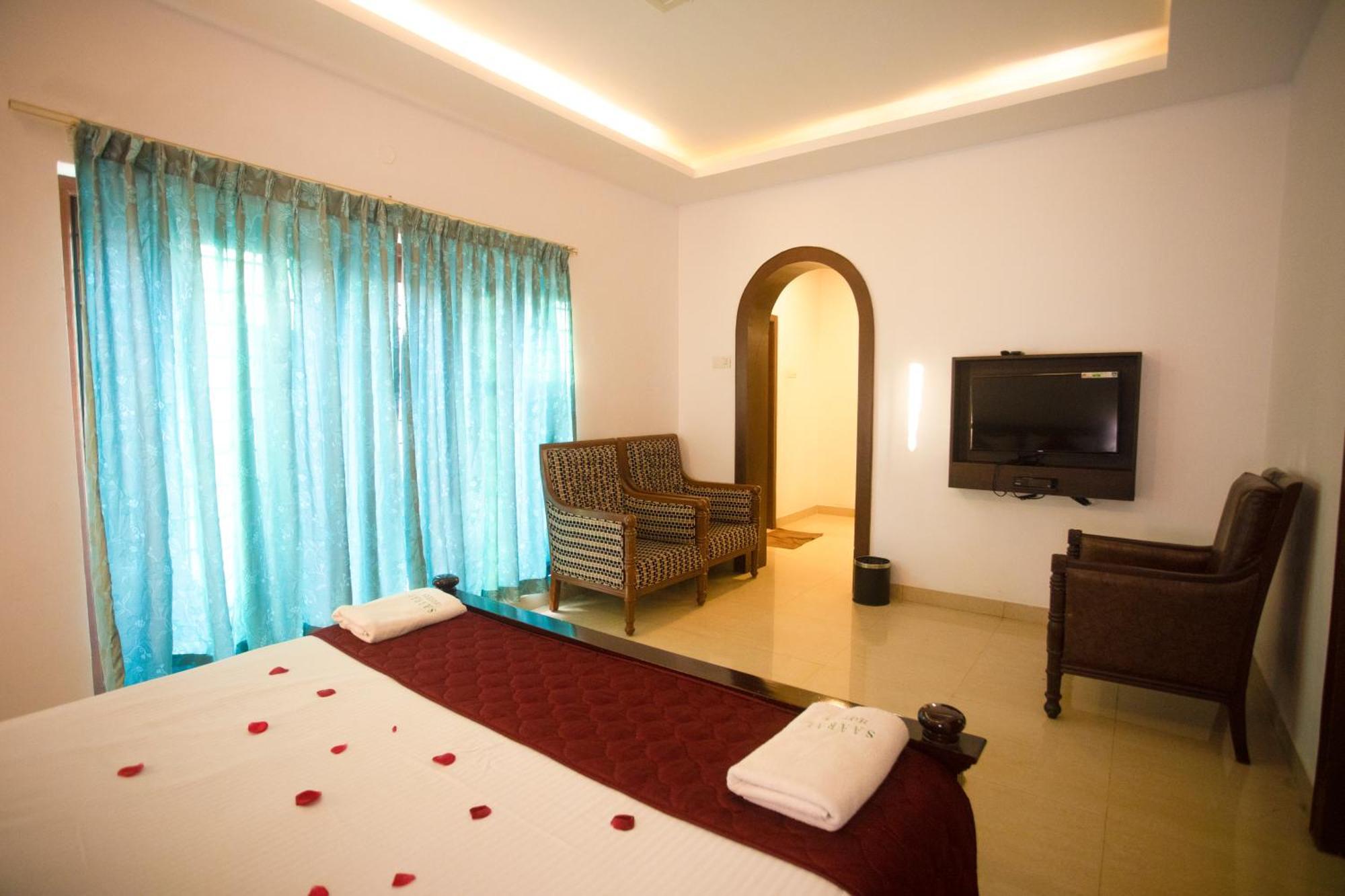 Saaral Resorts & Hotels Pvt Ltd Kuttalam  Bagian luar foto