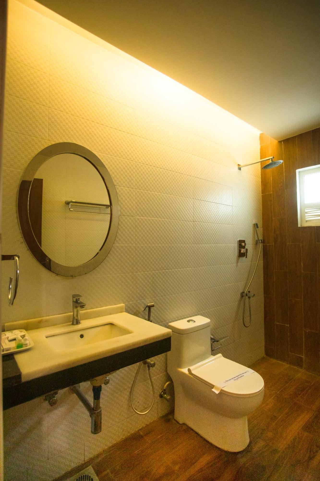 Saaral Resorts & Hotels Pvt Ltd Kuttalam  Bagian luar foto