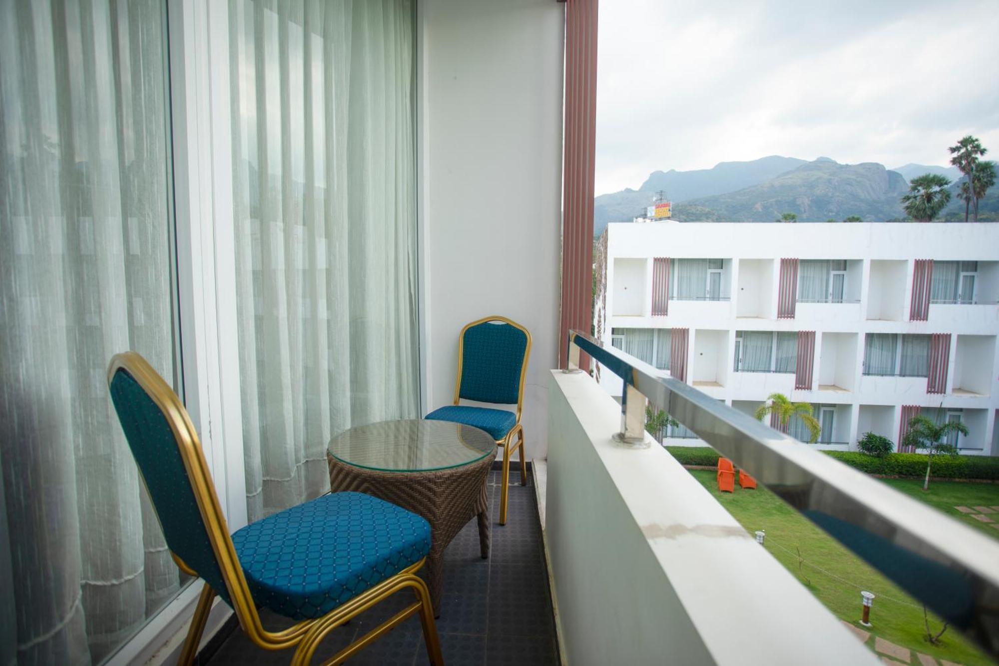 Saaral Resorts & Hotels Pvt Ltd Kuttalam  Bagian luar foto