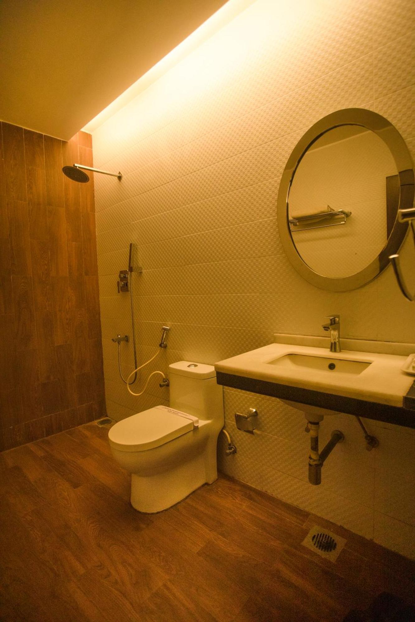 Saaral Resorts & Hotels Pvt Ltd Kuttalam  Bagian luar foto