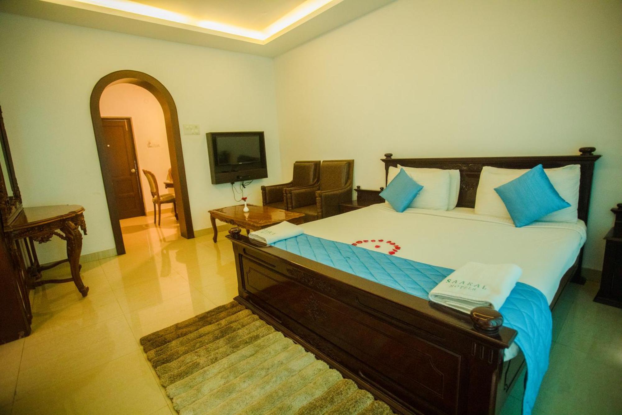 Saaral Resorts & Hotels Pvt Ltd Kuttalam  Bagian luar foto