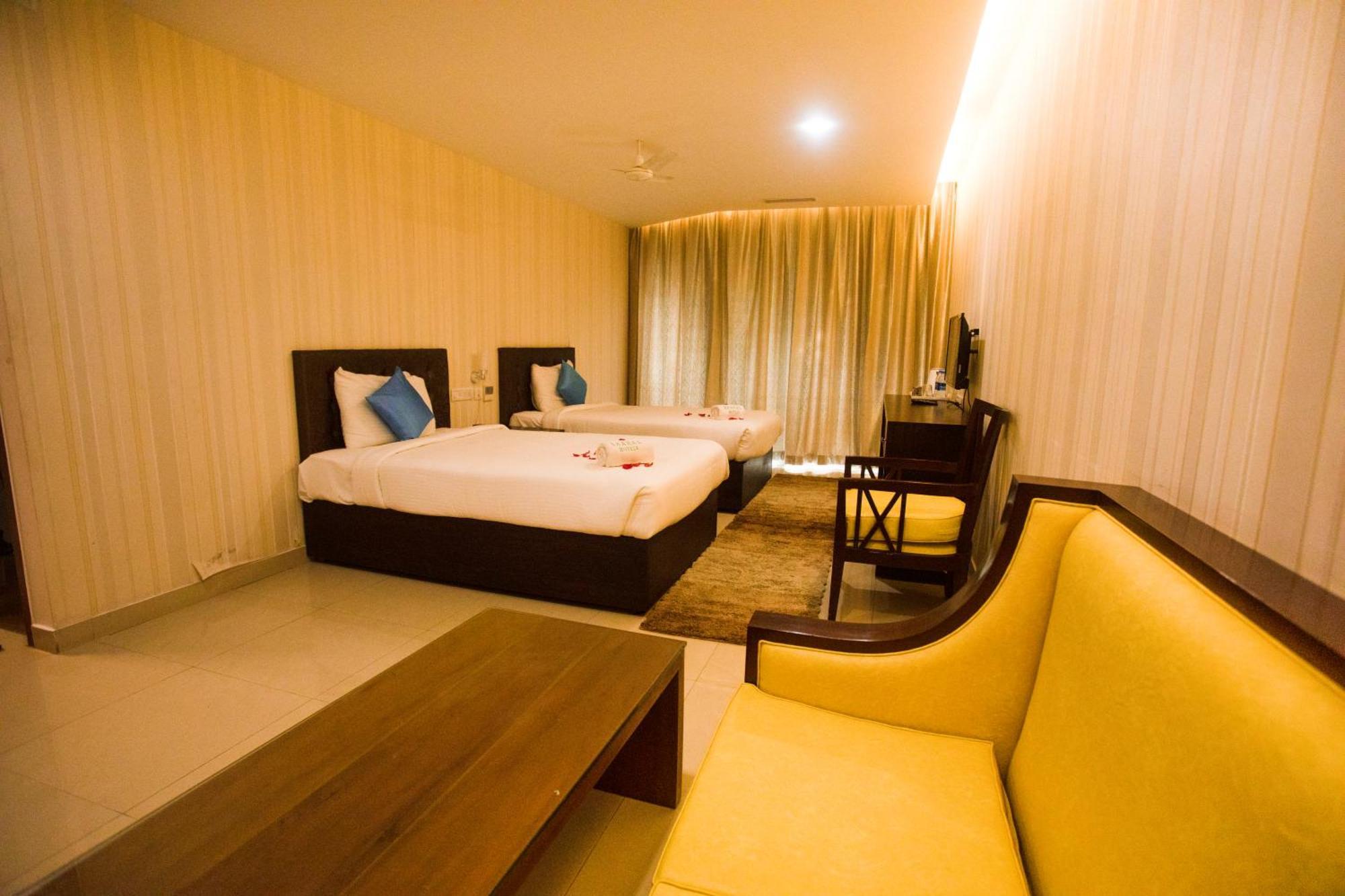 Saaral Resorts & Hotels Pvt Ltd Kuttalam  Bagian luar foto