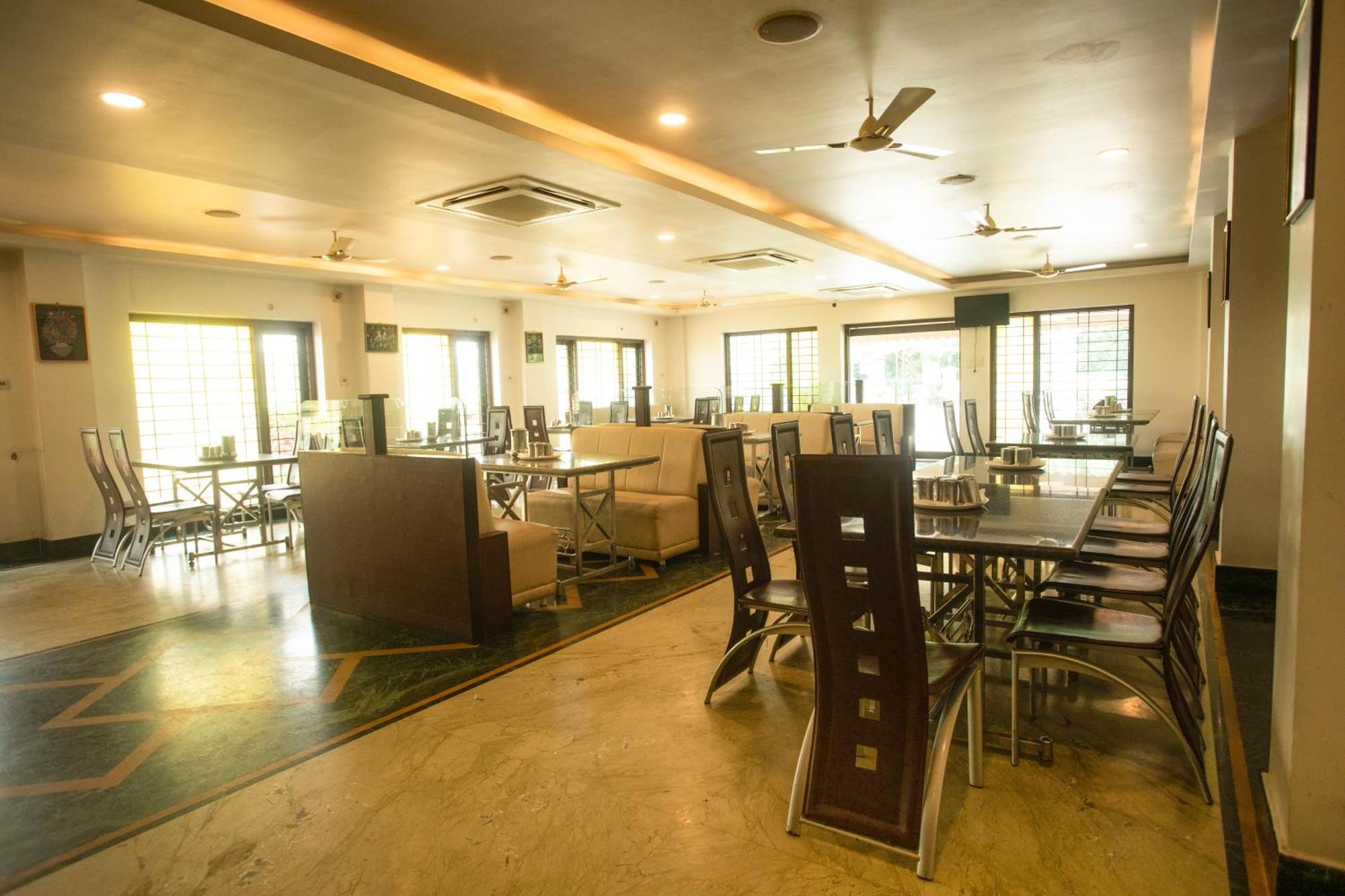 Saaral Resorts & Hotels Pvt Ltd Kuttalam  Bagian luar foto