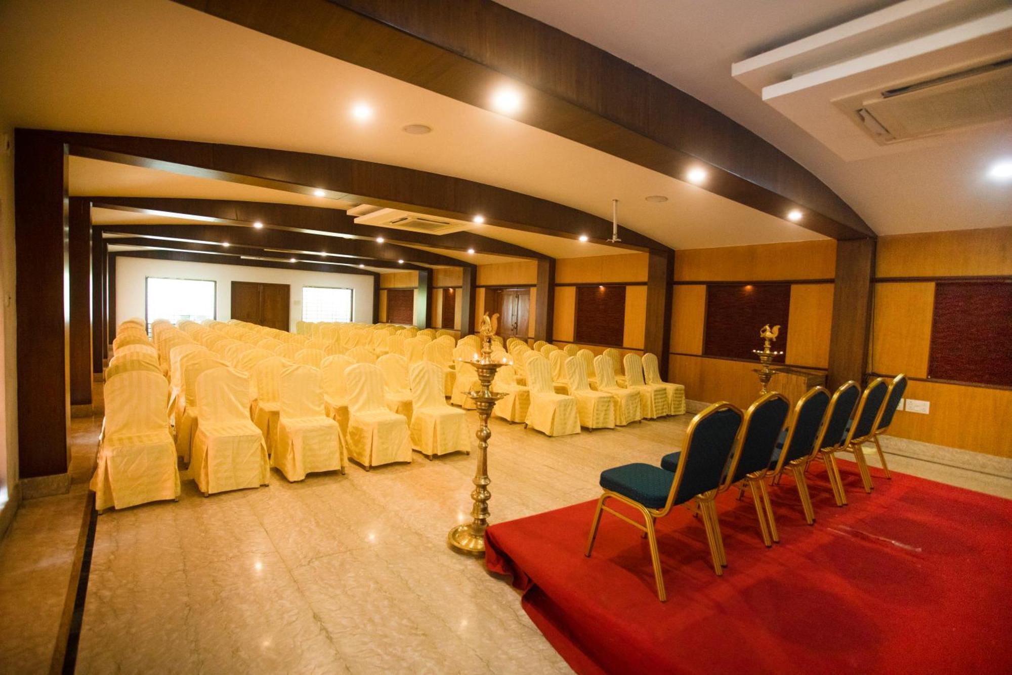 Saaral Resorts & Hotels Pvt Ltd Kuttalam  Bagian luar foto