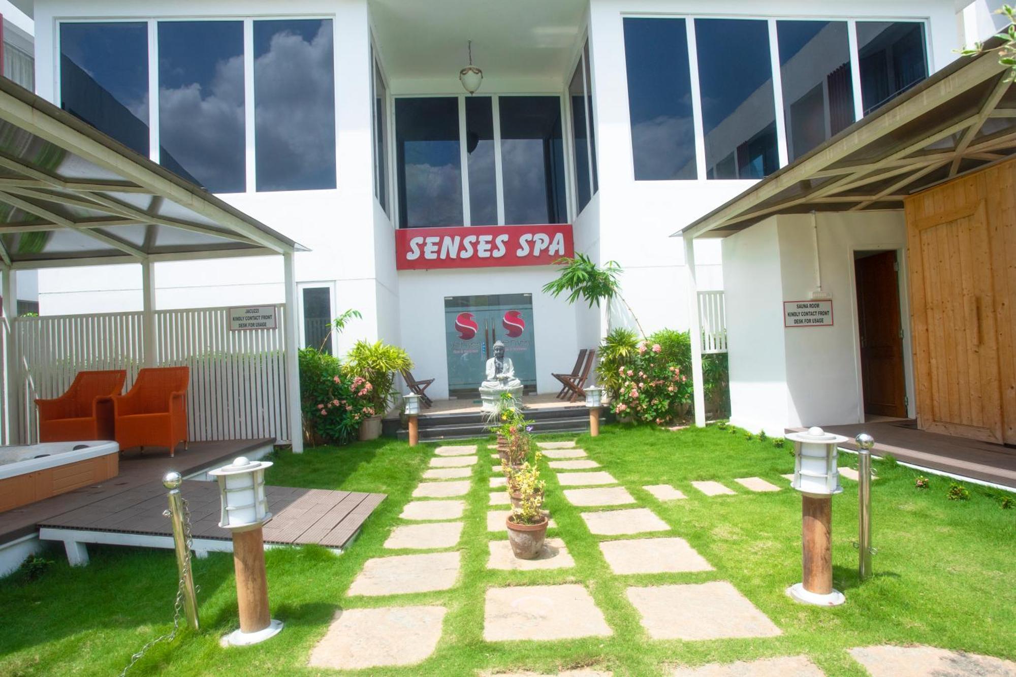 Saaral Resorts & Hotels Pvt Ltd Kuttalam  Bagian luar foto